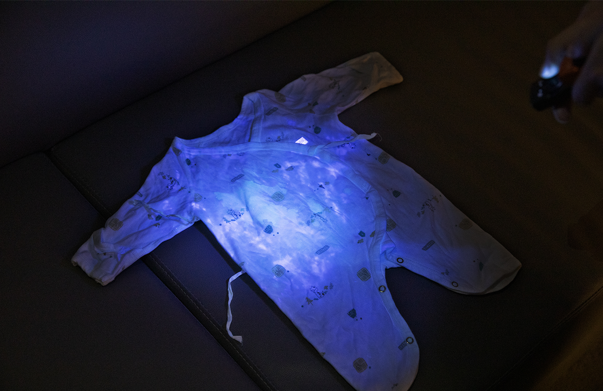 What is UV Flashlight? How To Use UV Flashlight?