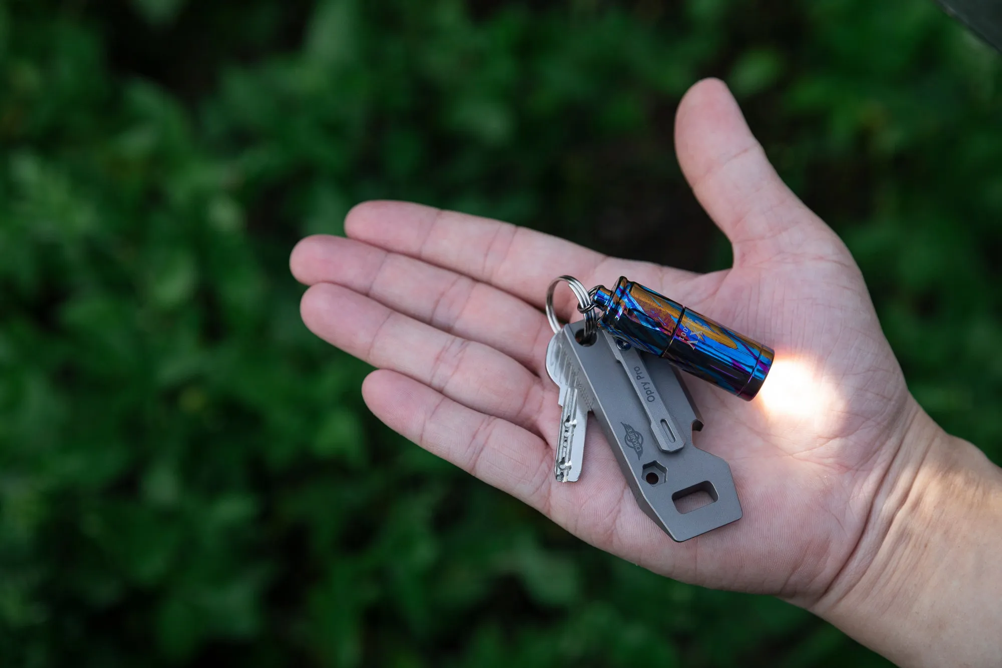 Olight iXV Titanium Damascus Keychain Light - Olight Canada