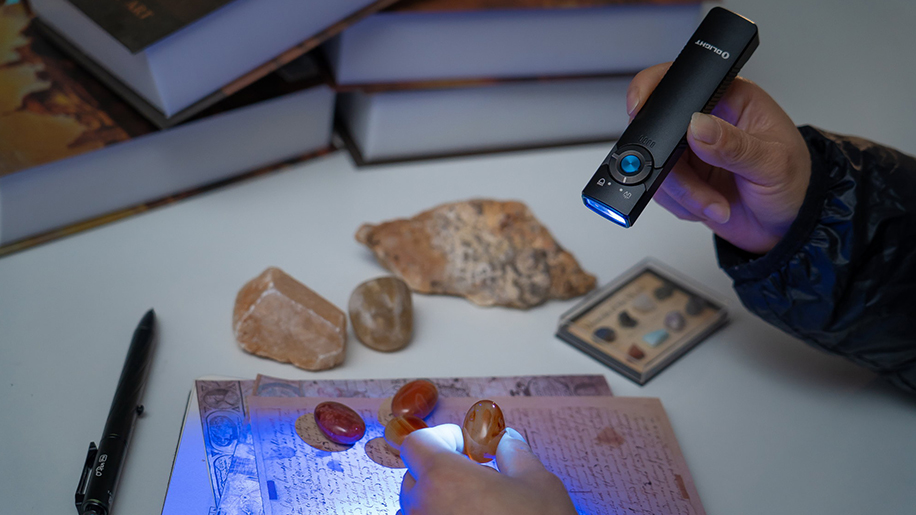 A Guide to Black Light Flashlights and the Best for 2024