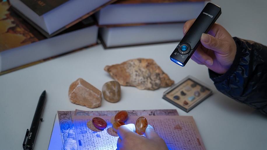 What Is A UV Flashlight Used for